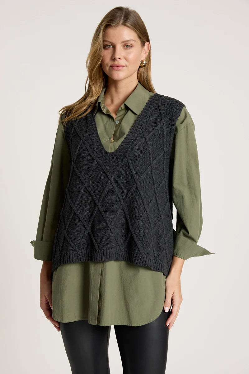 LIORA KNIT VEST CHARCOAL