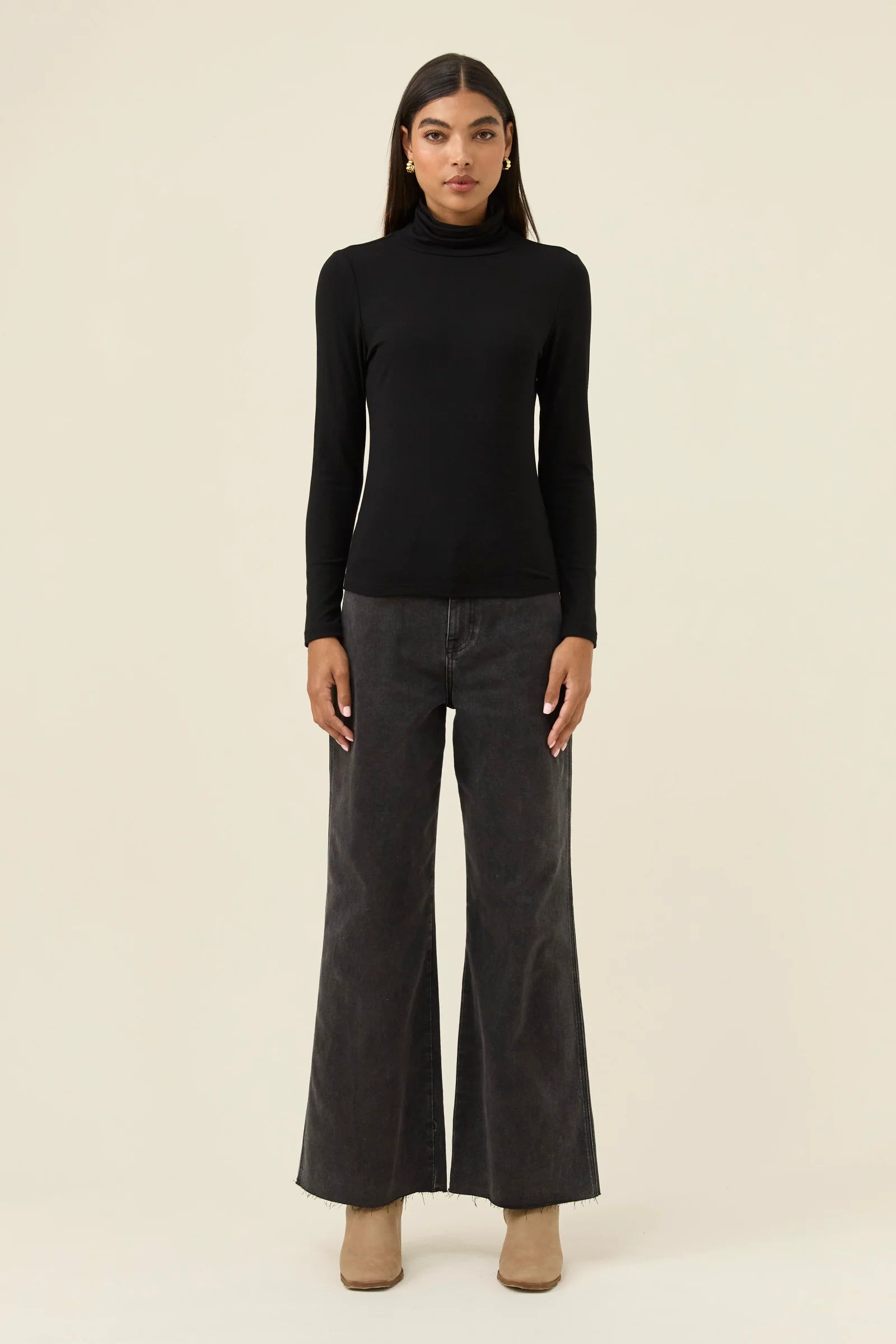 NARIA ROLL NECK TOP ONYX