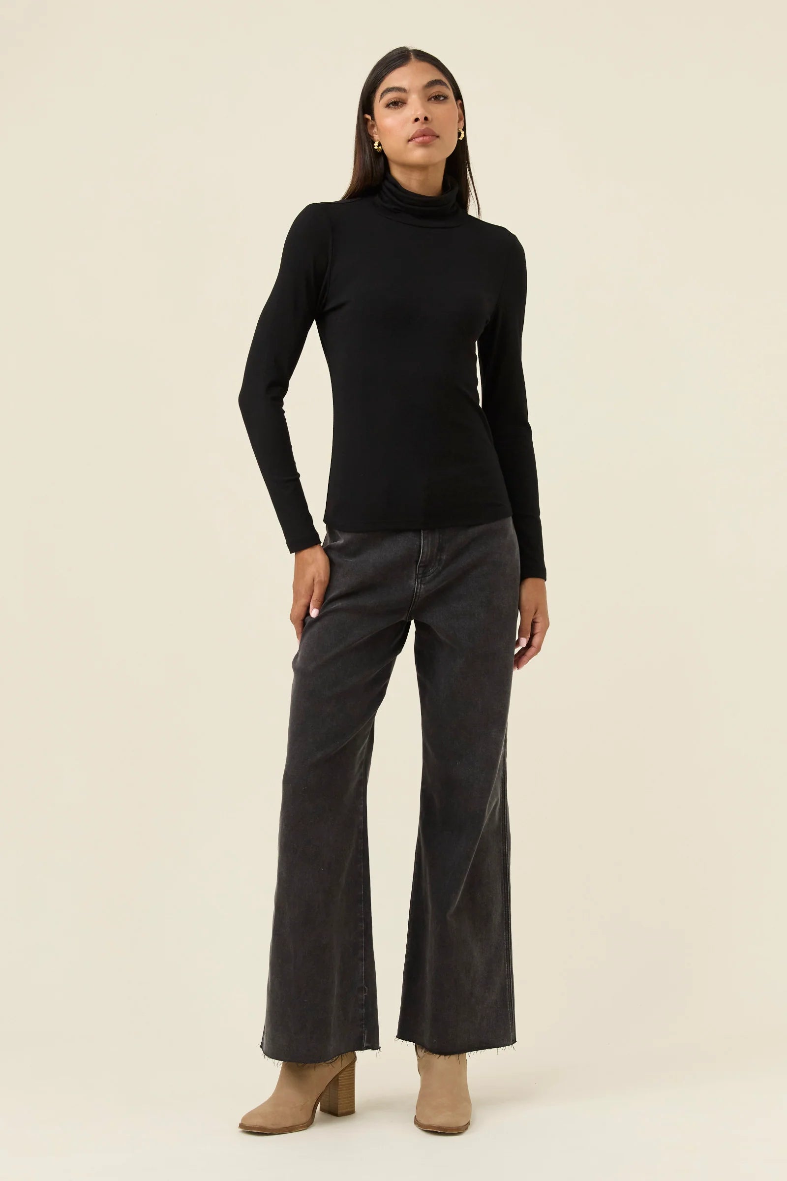 NARIA ROLL NECK TOP ONYX