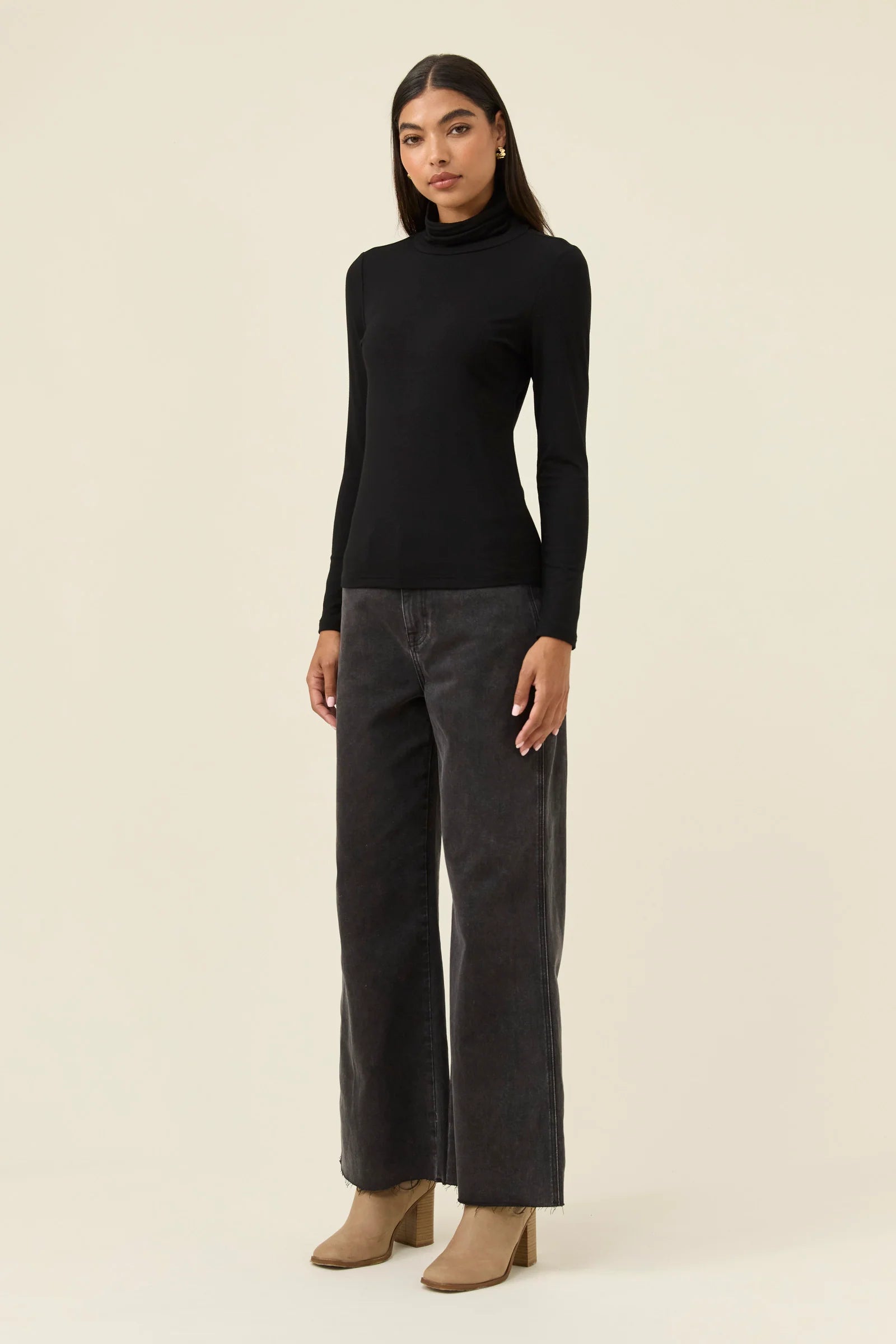 NARIA ROLL NECK TOP ONYX