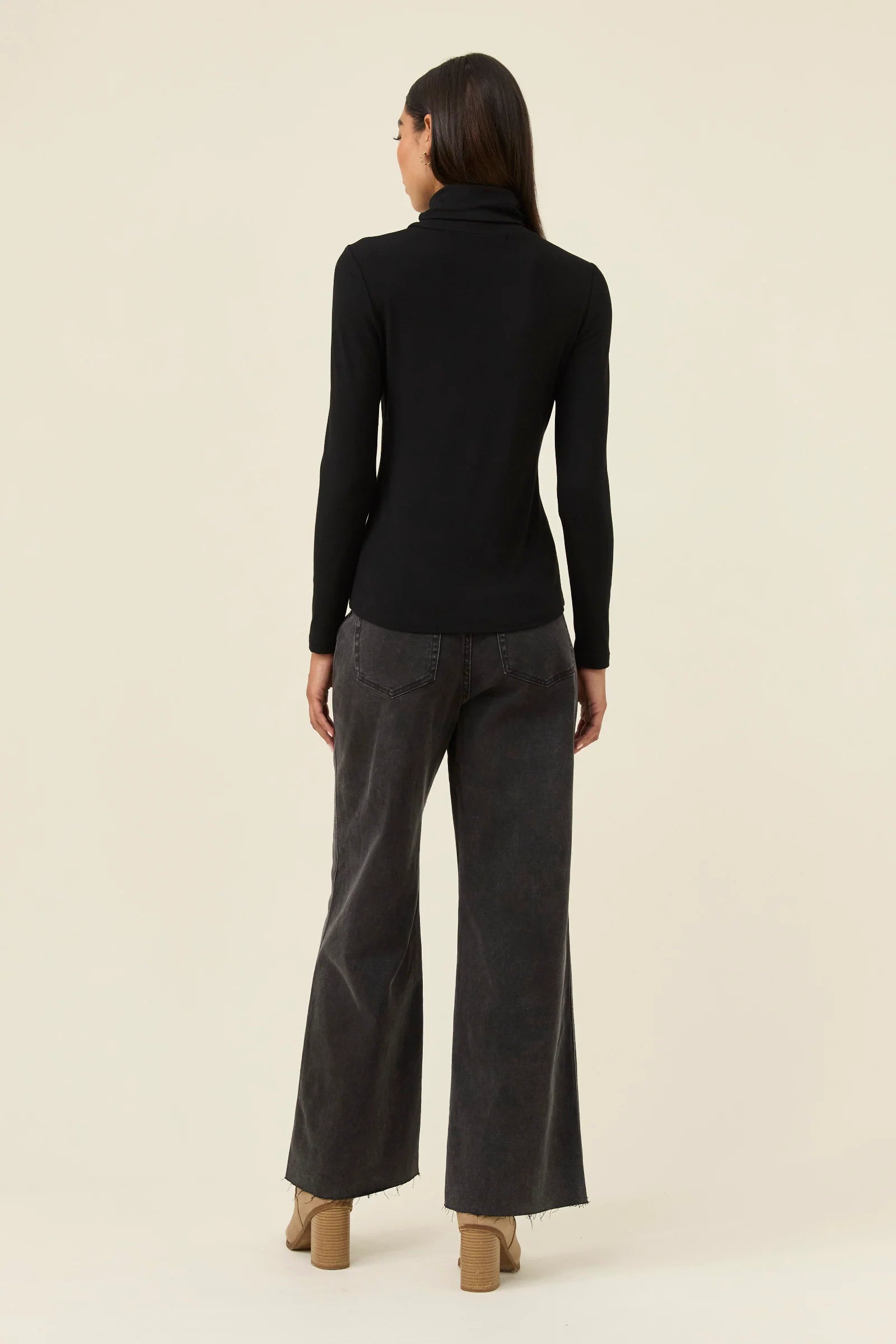 NARIA ROLL NECK TOP ONYX
