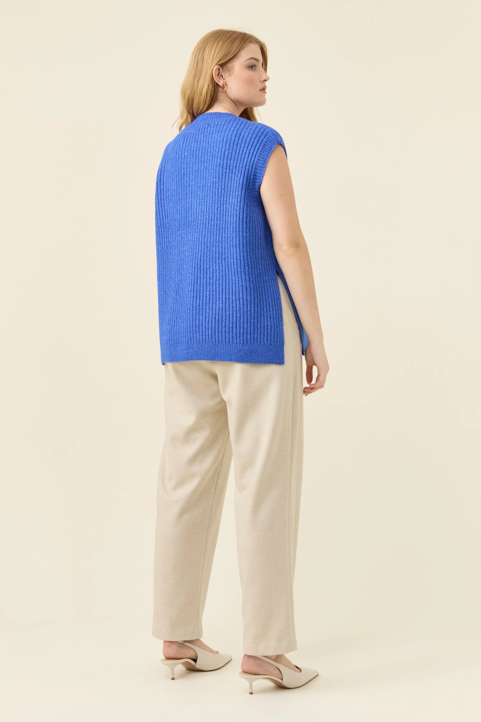 MIRU CREW KNIT VEST COBALT