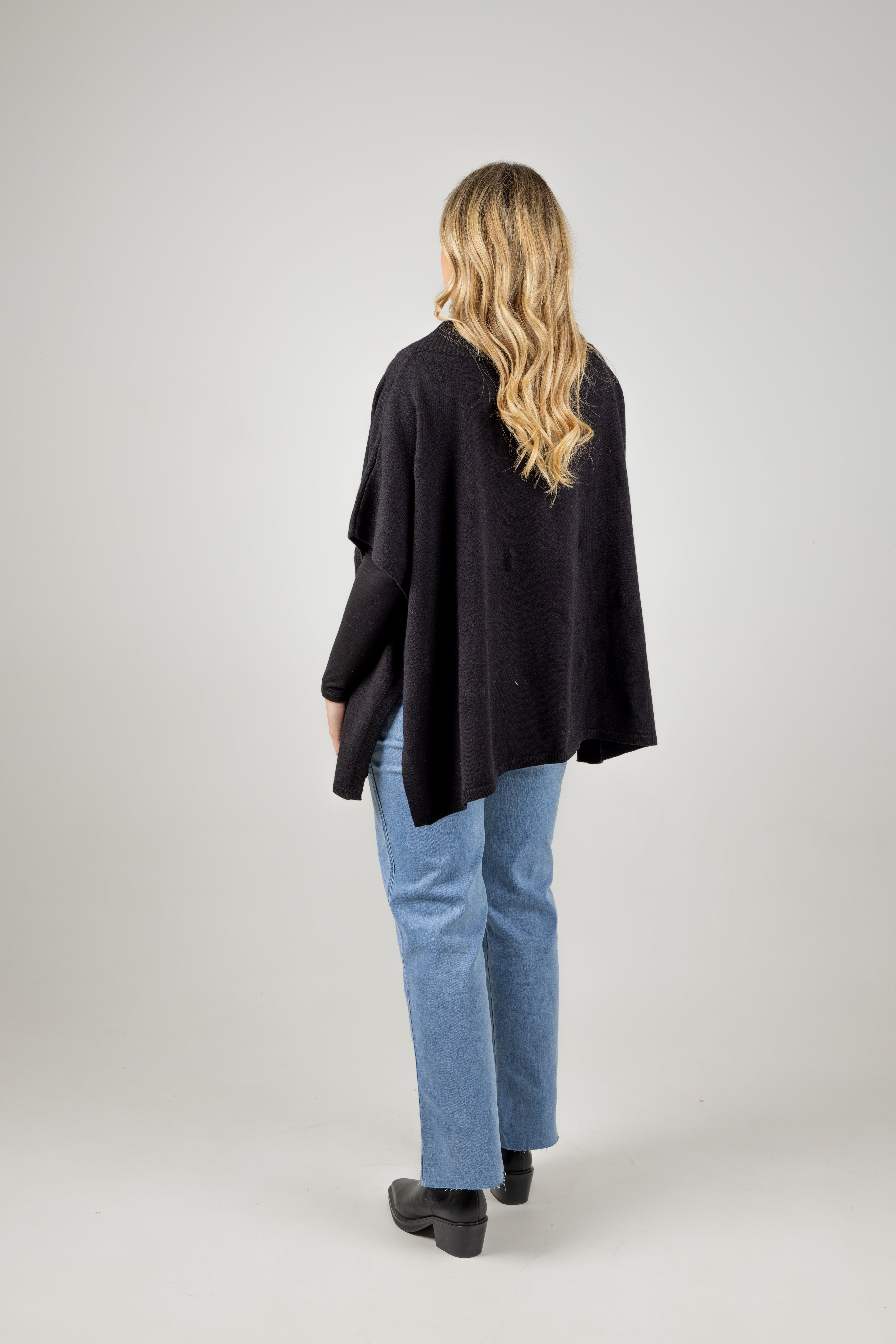 MASA KNIT PONCHO BLACK