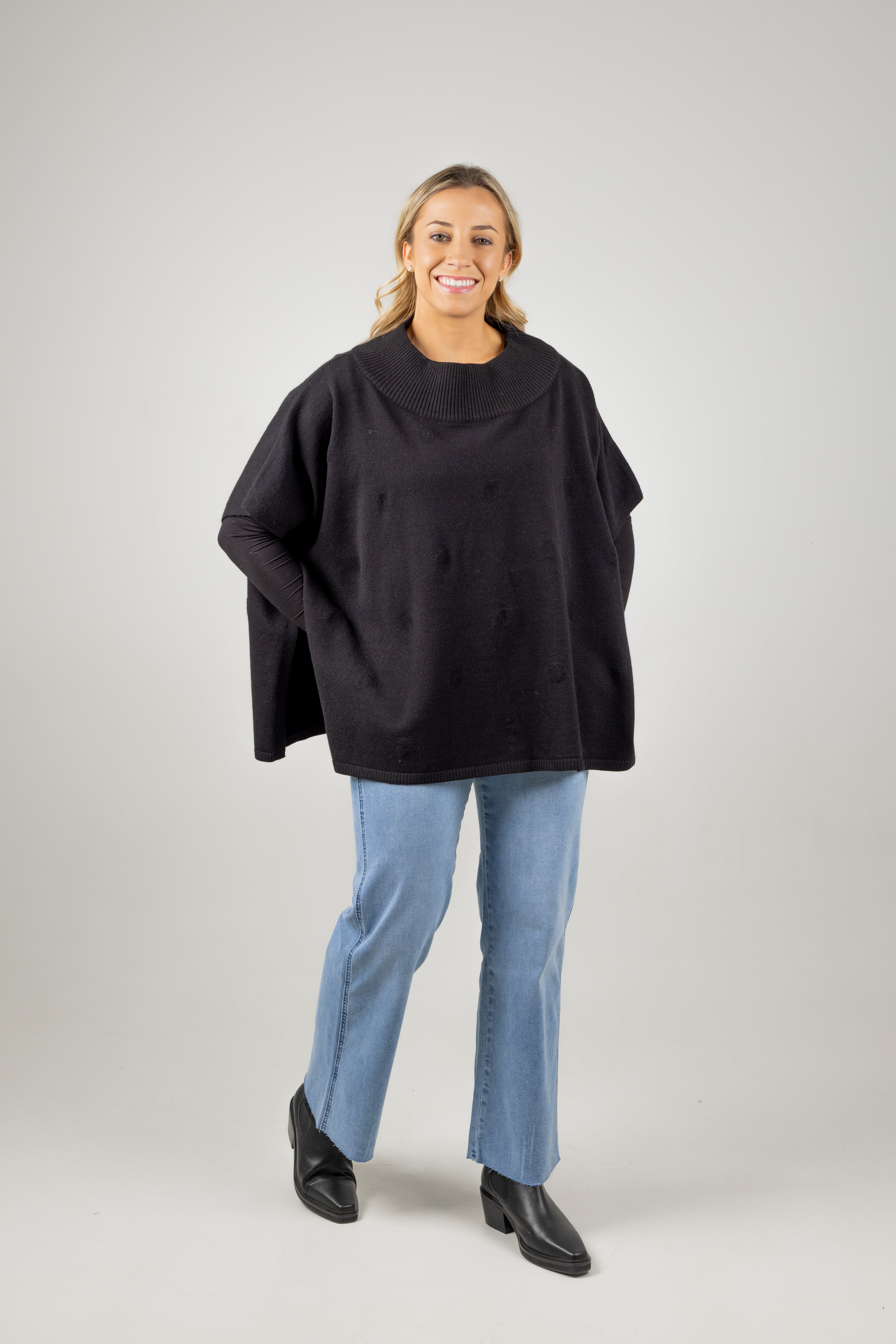 MASA KNIT PONCHO BLACK