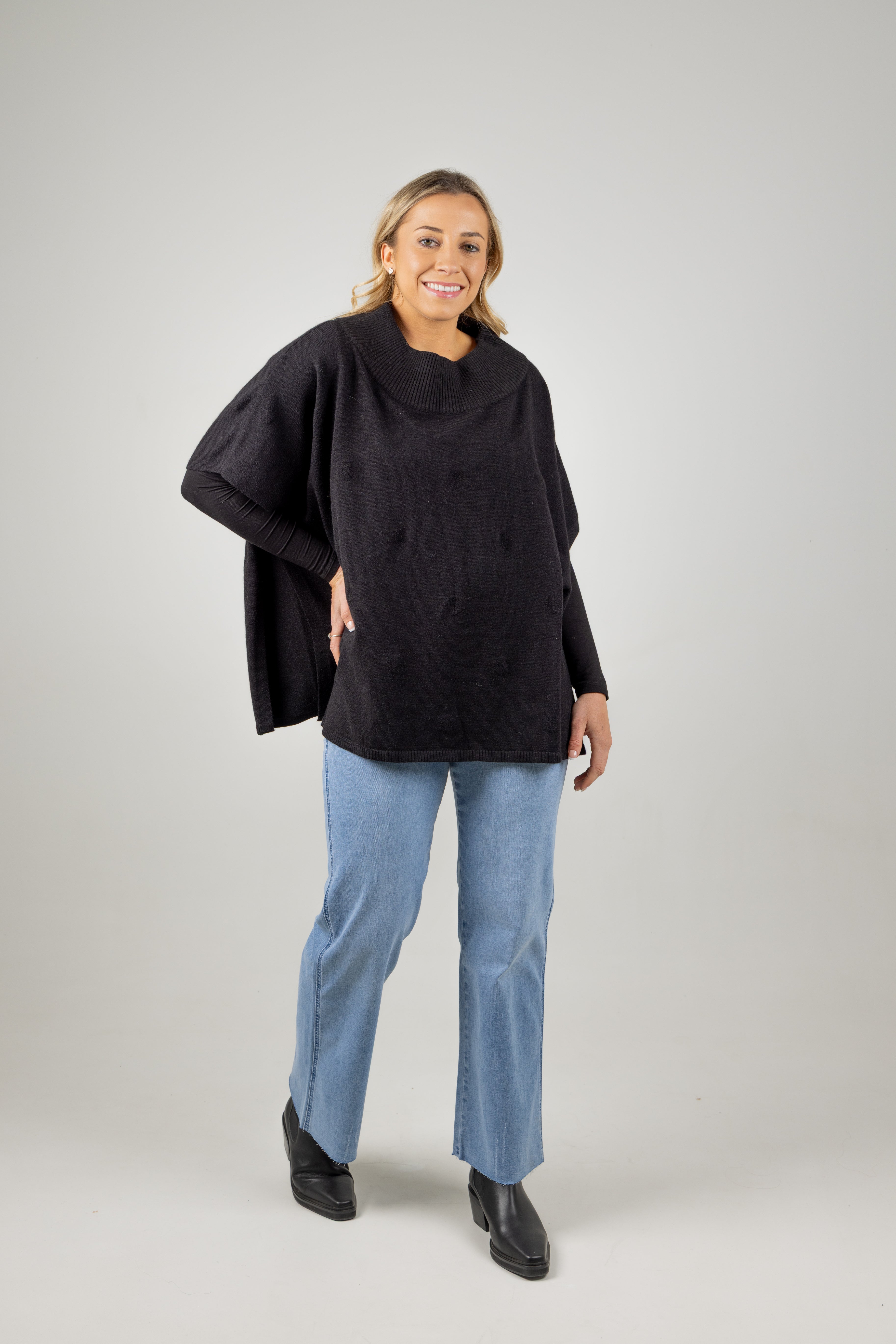 MASA KNIT PONCHO BLACK