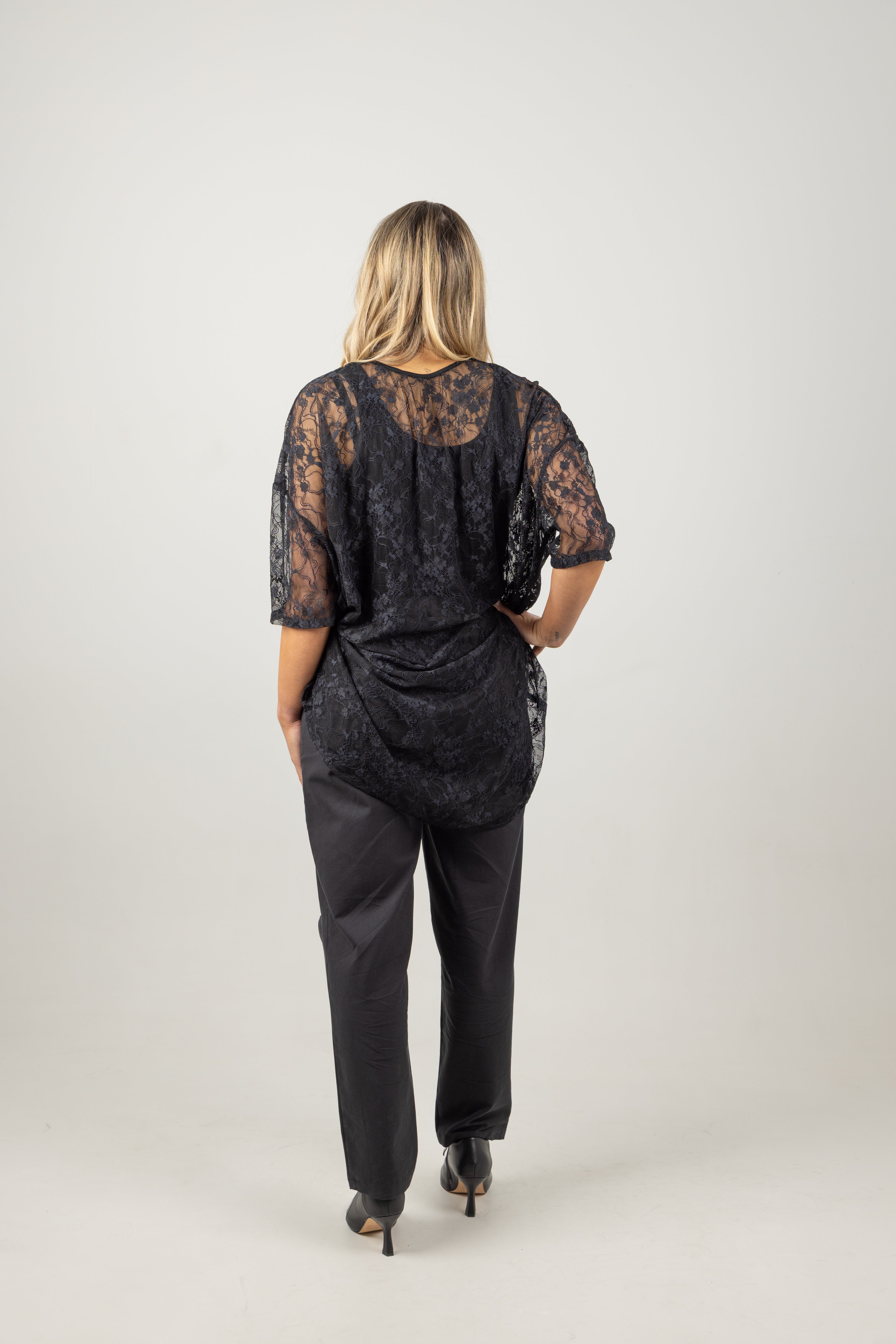 TAYLOR TOP BLACK LACE