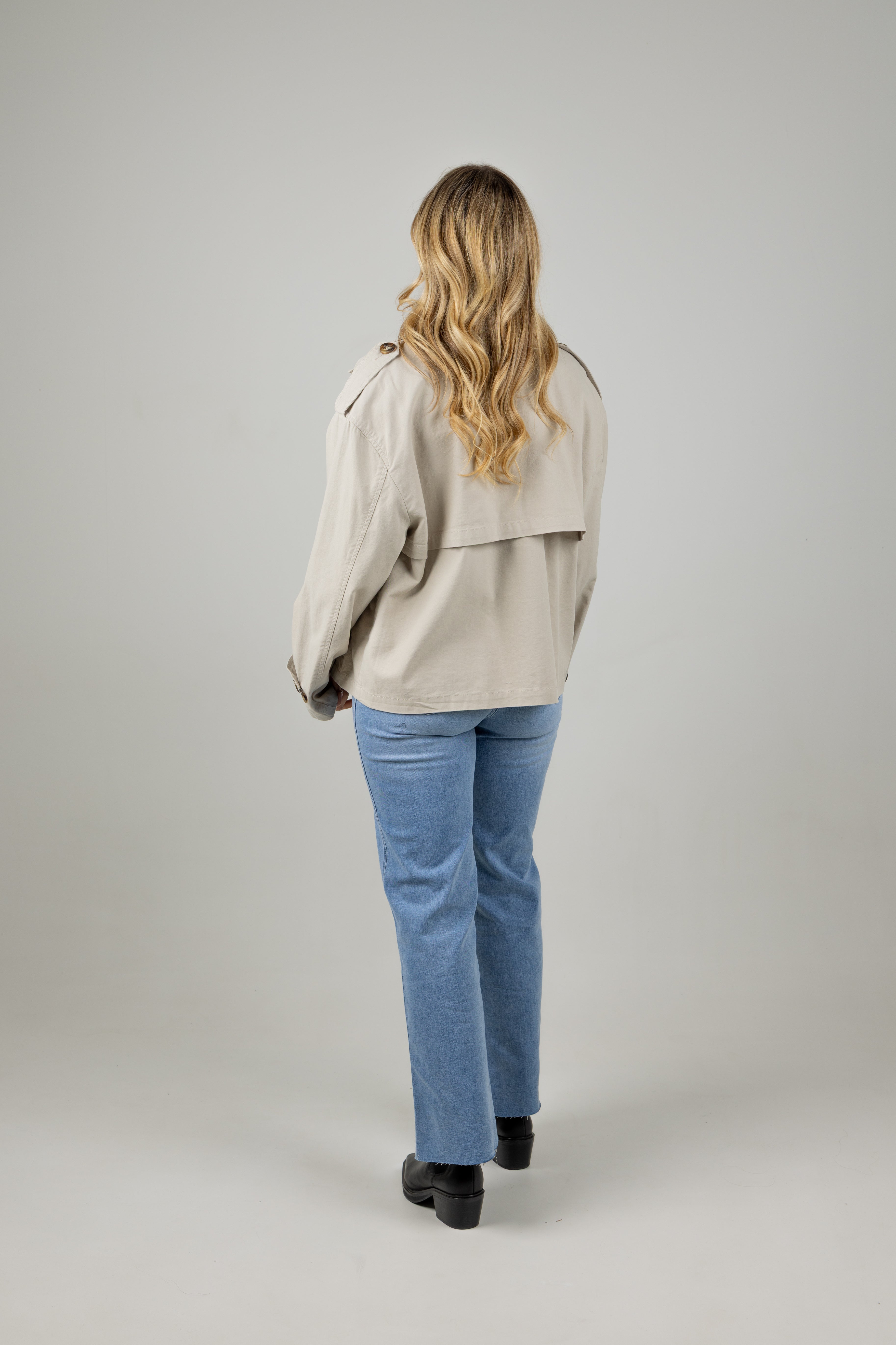 FREYA CROP TRENCH CANVAS