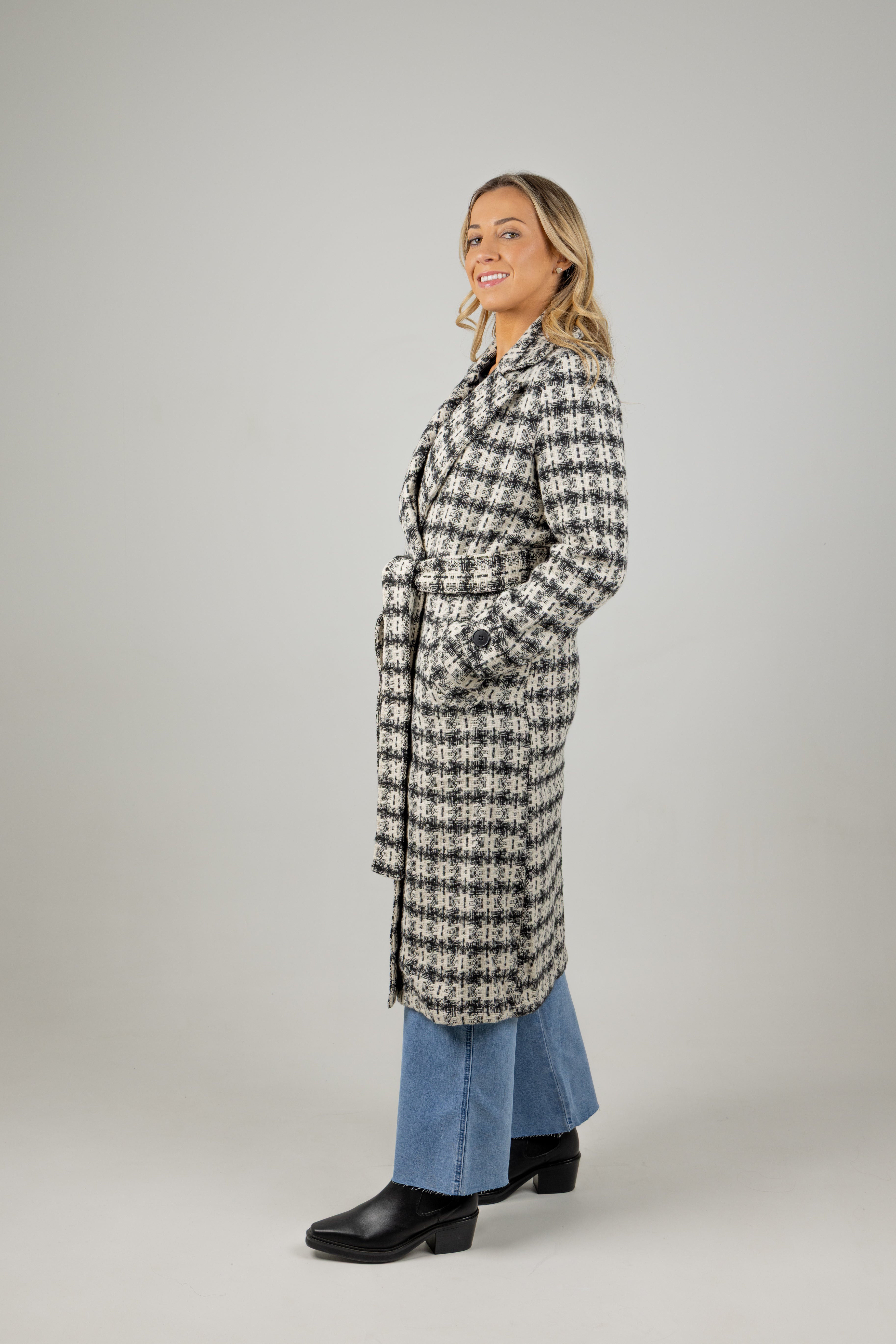 AMAN COAT BLACK