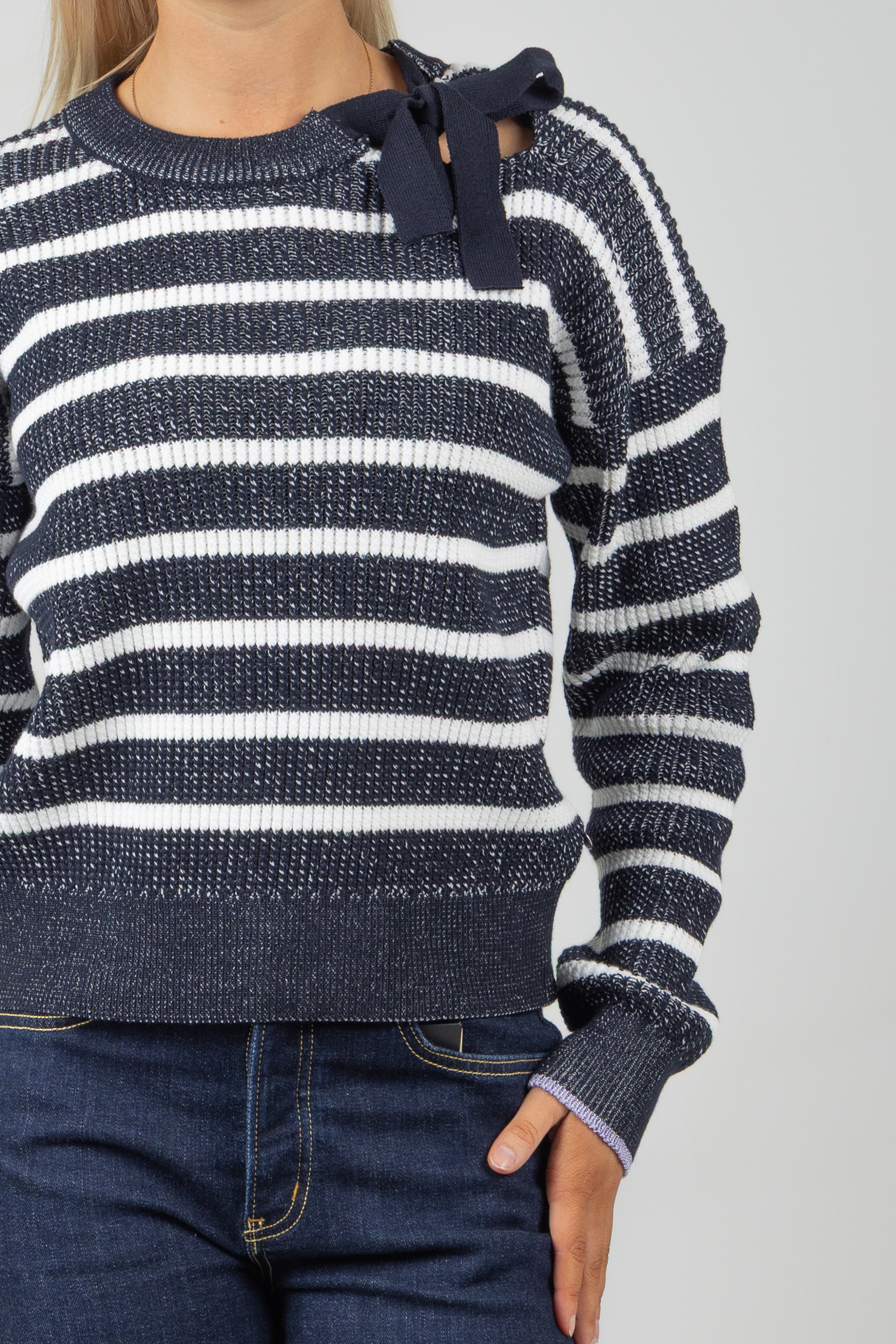 STRIPE TIE NECK KNIT SKY CAPTAIN