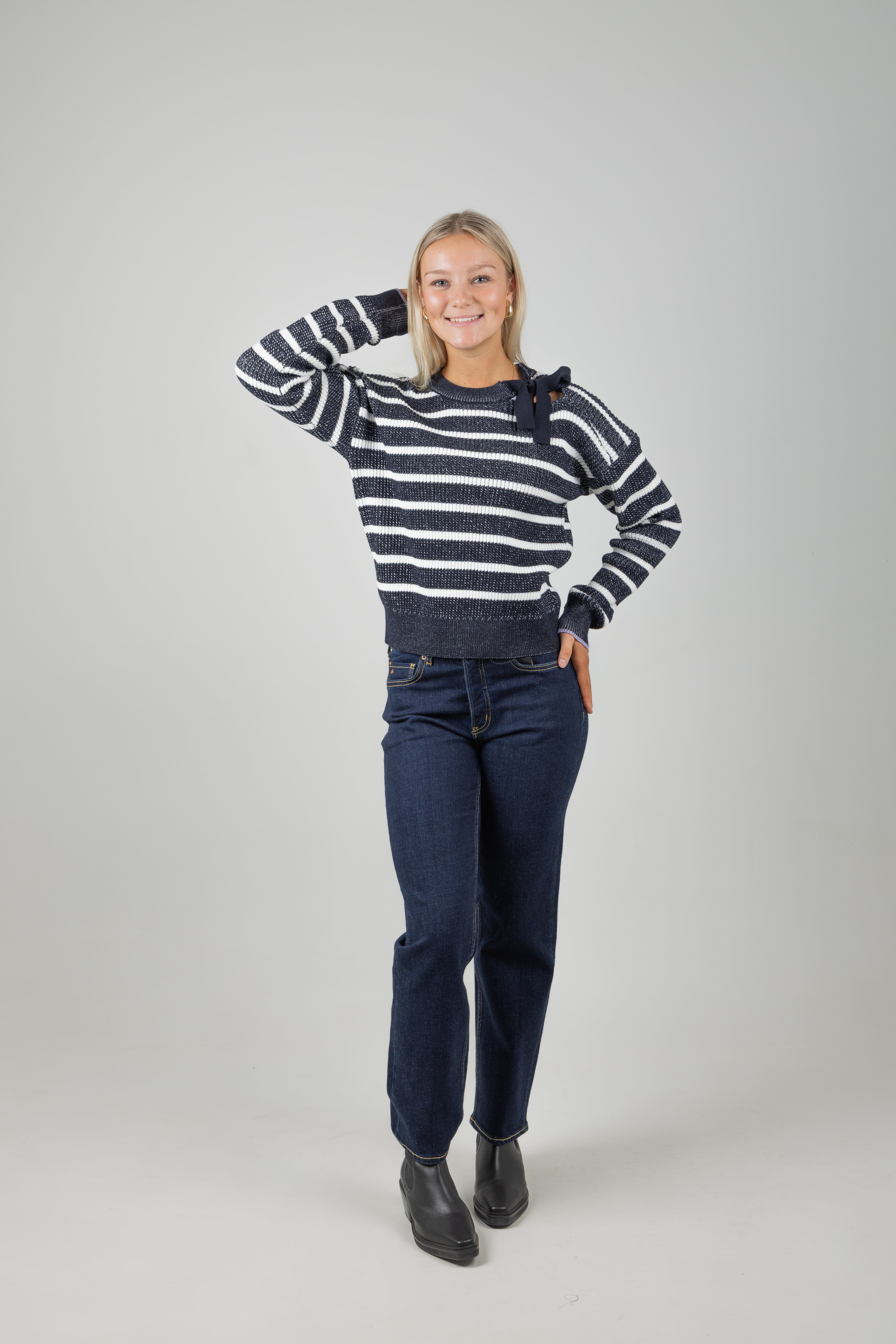 STRIPE TIE NECK KNIT SKY CAPTAIN