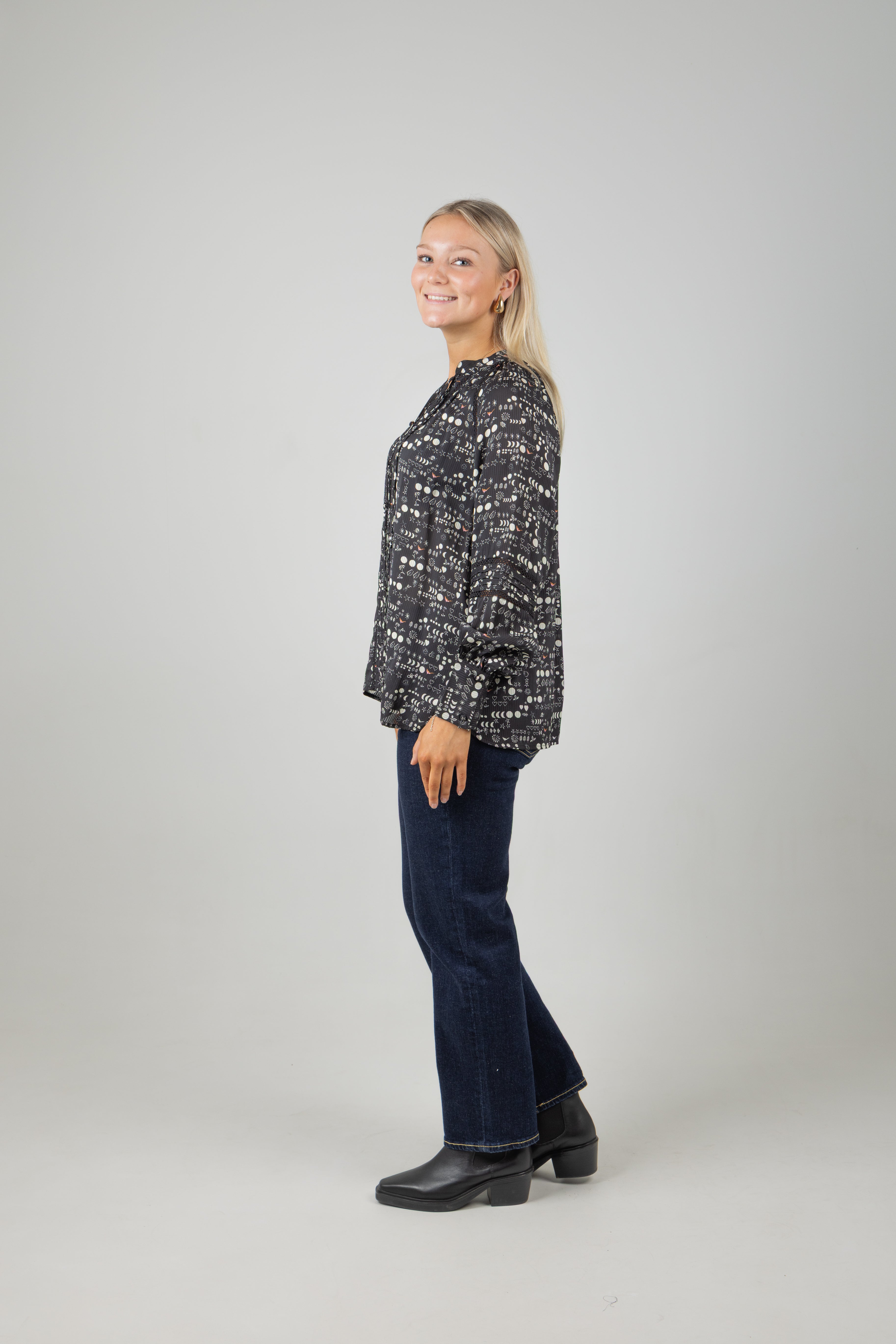 LACE SHIRT MOON GARDENING