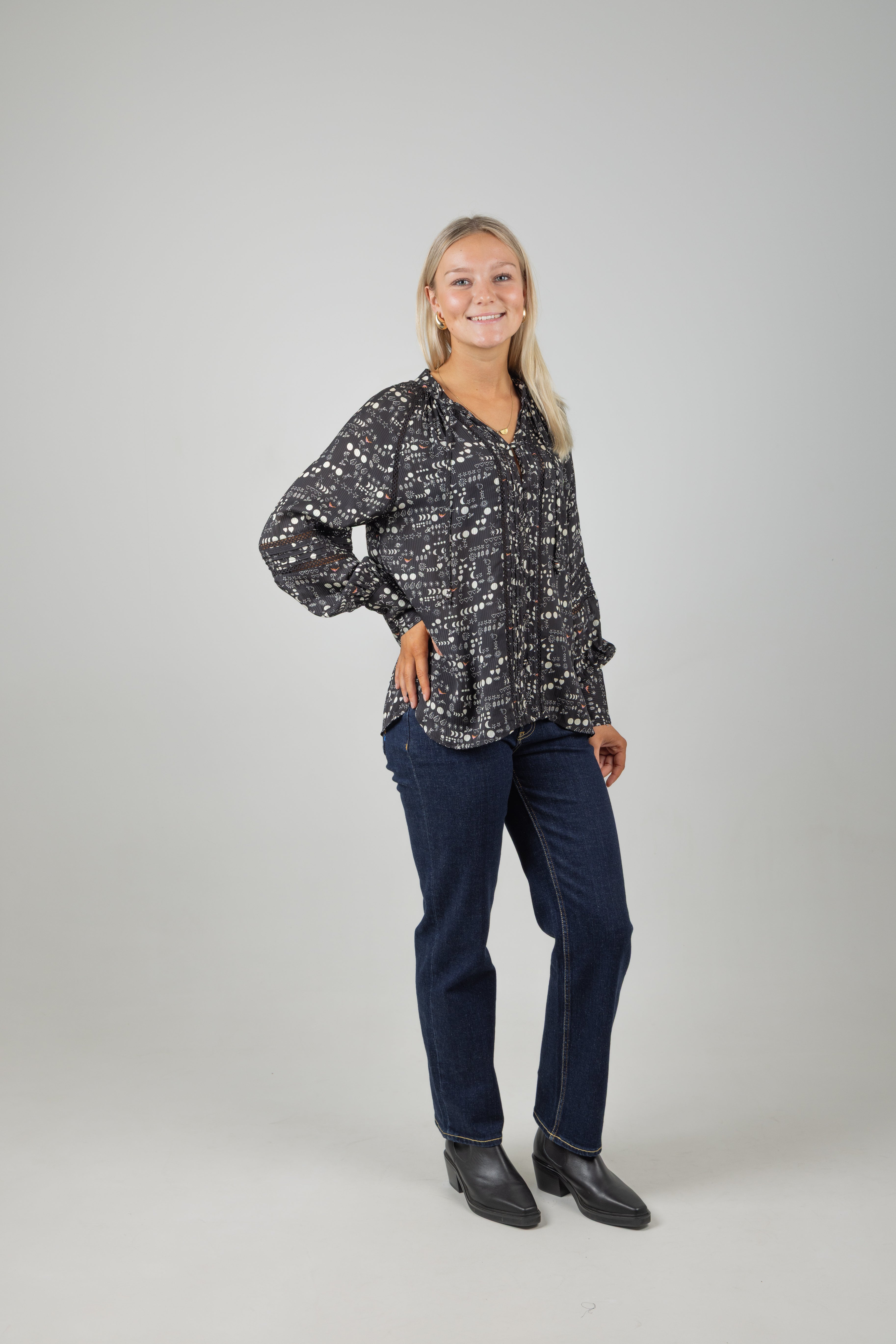 LACE SHIRT MOON GARDENING