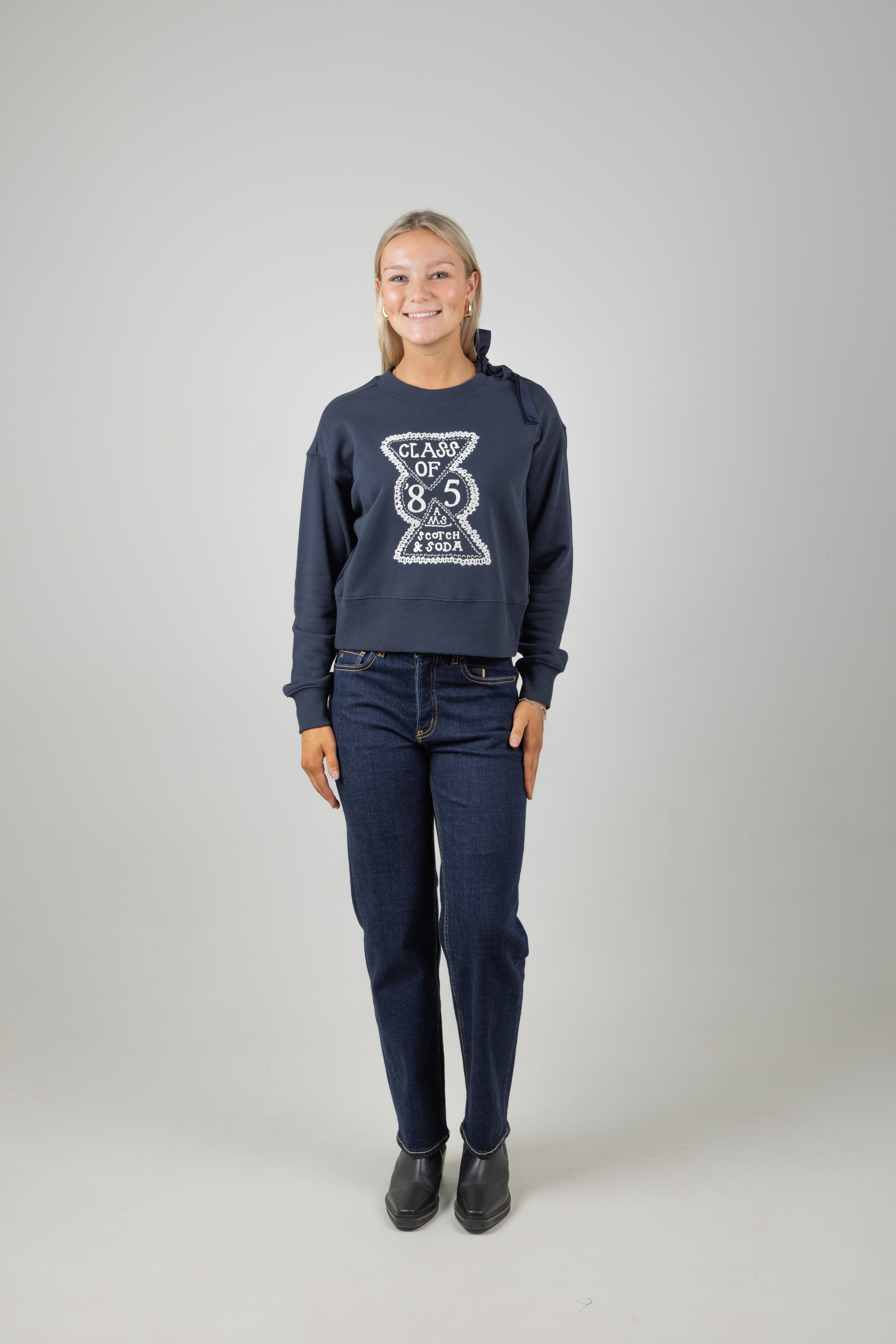ARTWORK SWEATER SKY CAPTAIN