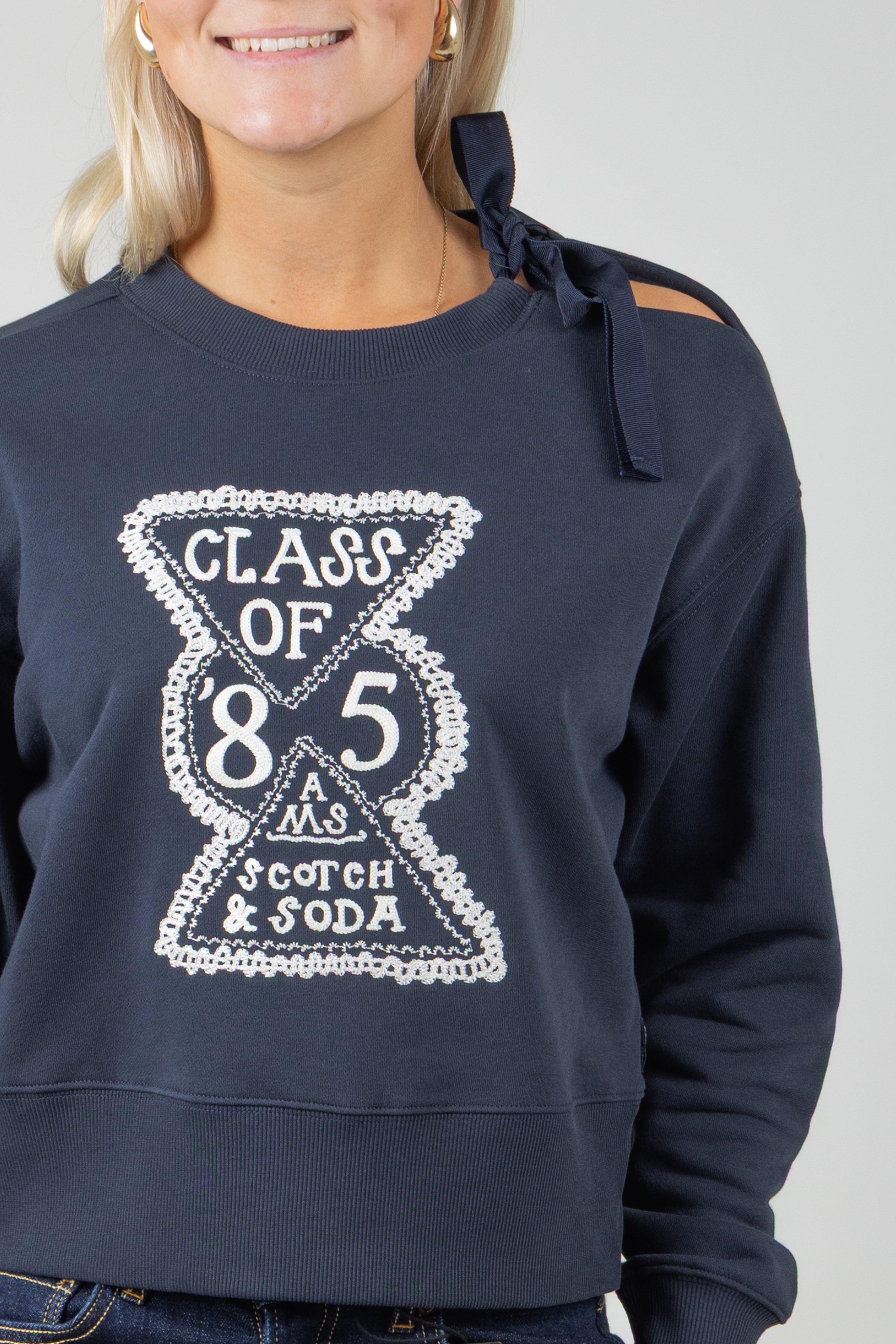 ARTWORK SWEATER SKY CAPTAIN
