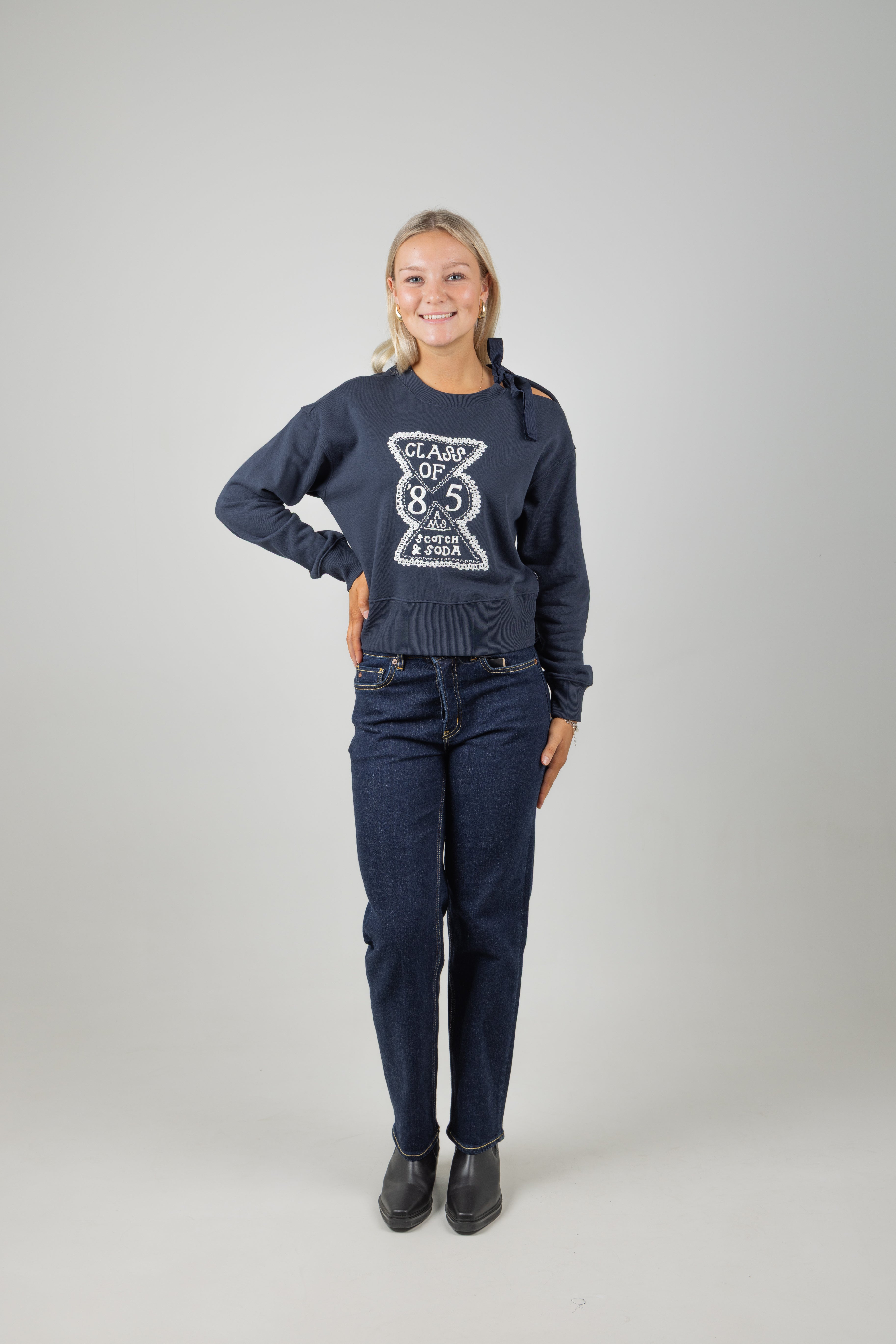 ARTWORK SWEATER SKY CAPTAIN