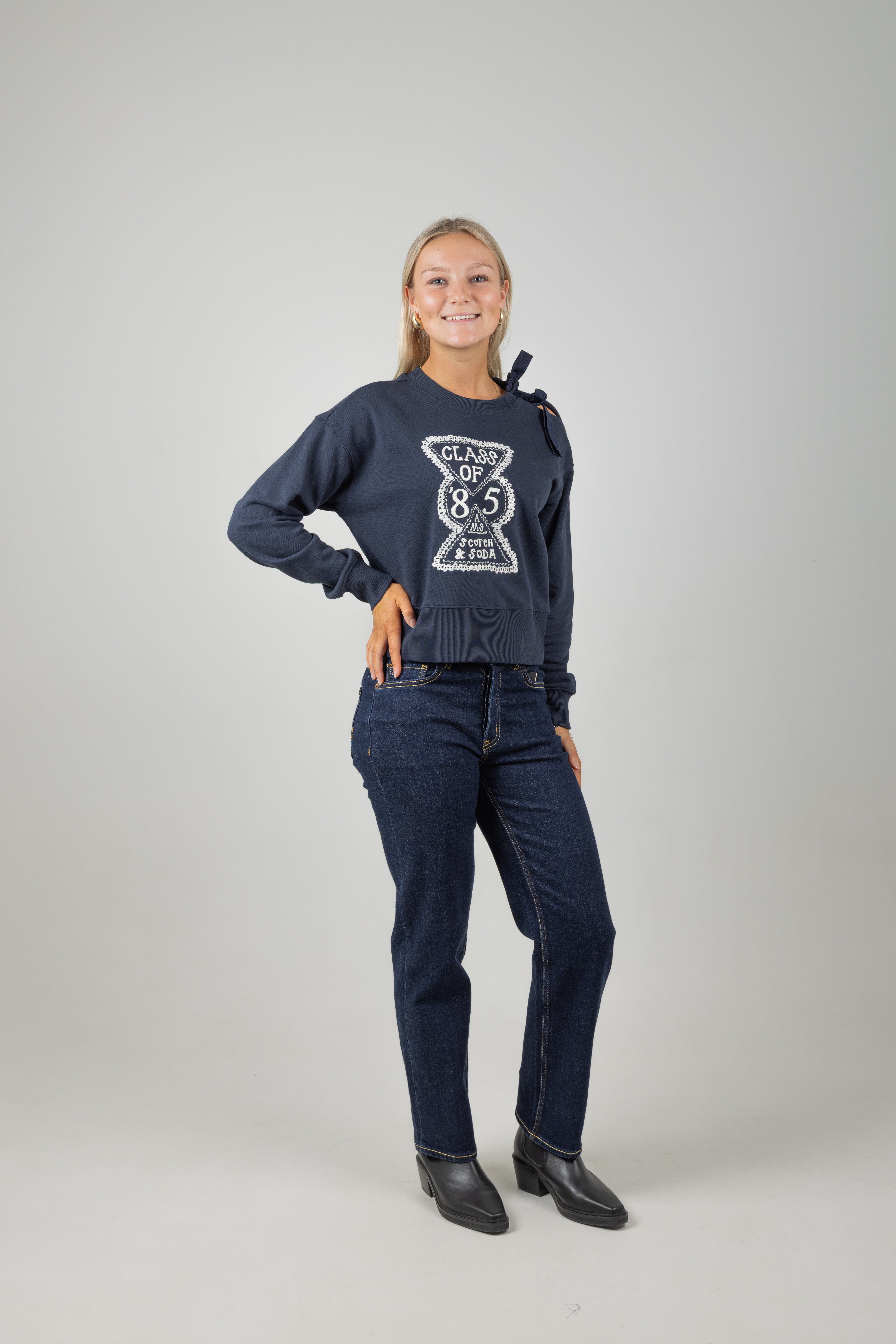 ARTWORK SWEATER SKY CAPTAIN
