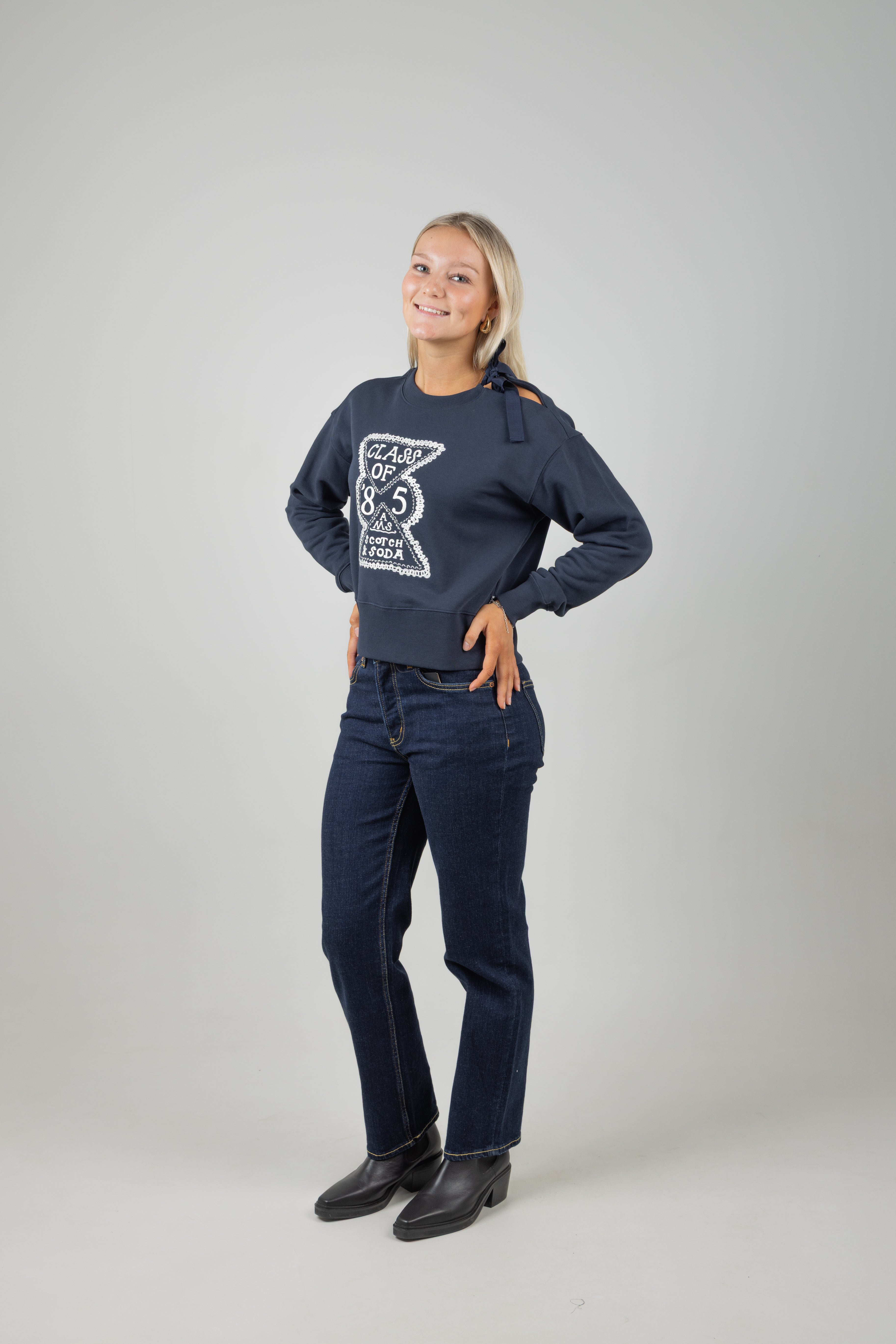 ARTWORK SWEATER SKY CAPTAIN