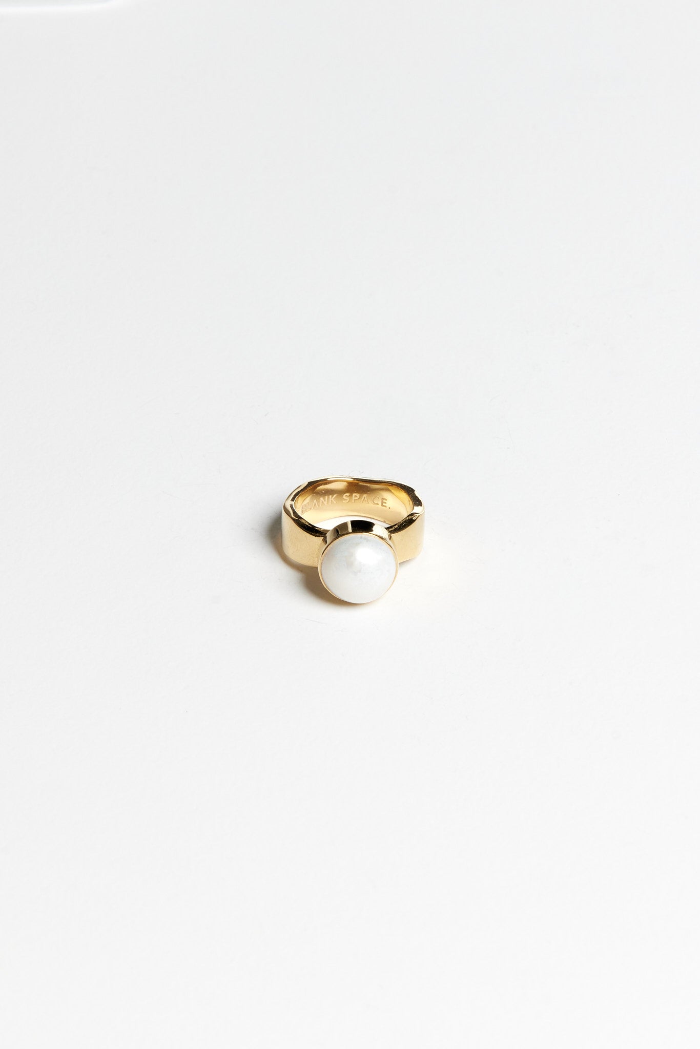 PRETTY PEARL RING 18KT GOLD