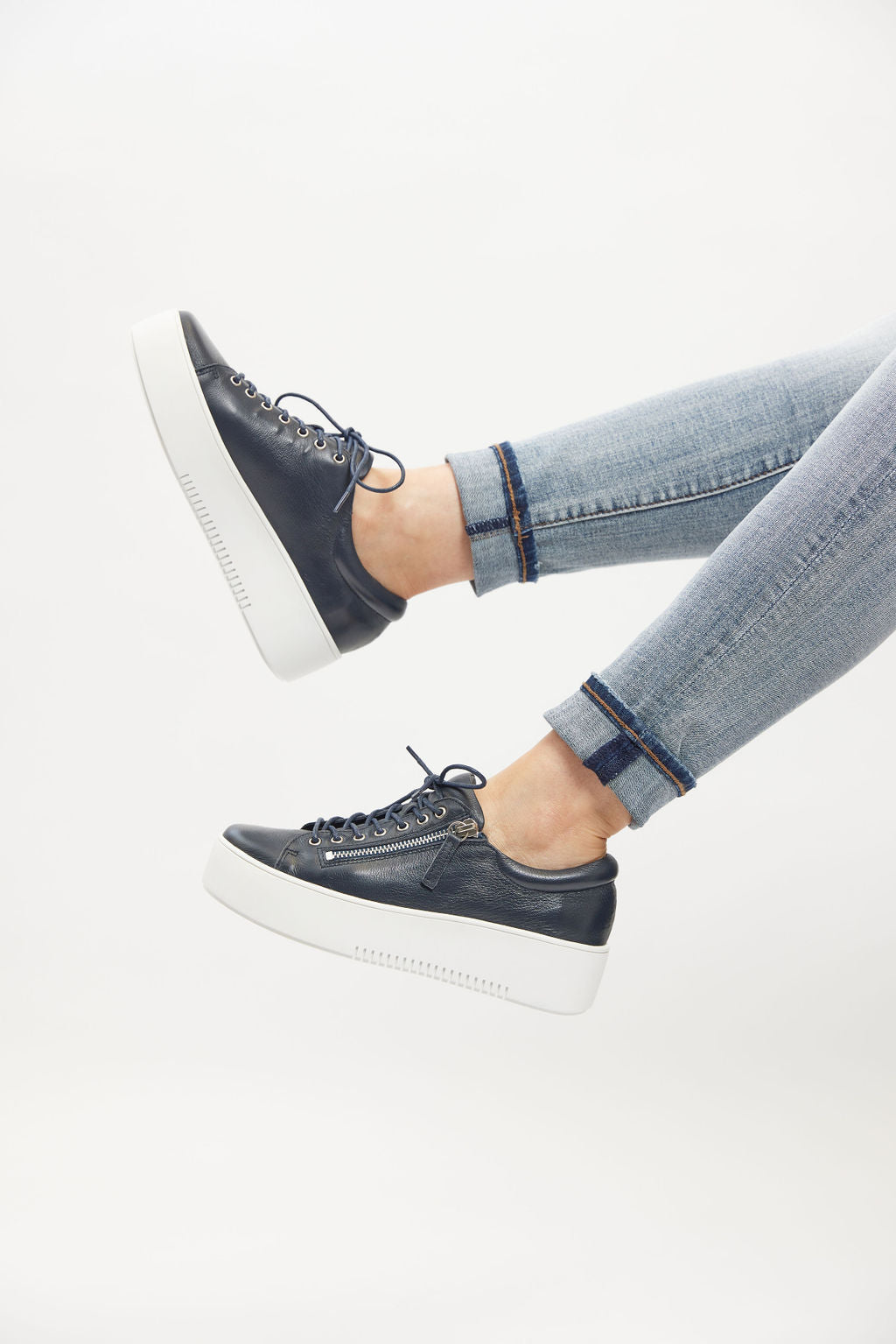 WOLFIE SNEAKERS - NAVY LEATHER