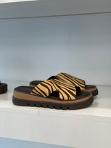 Suki Slide Camel Chocolate Pony