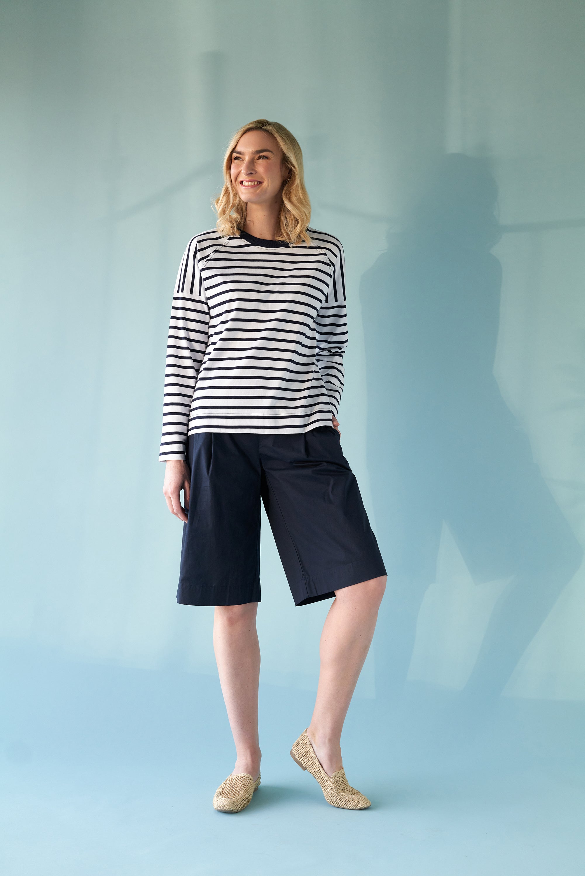 RAGLAN CREW NAVY STRIPE