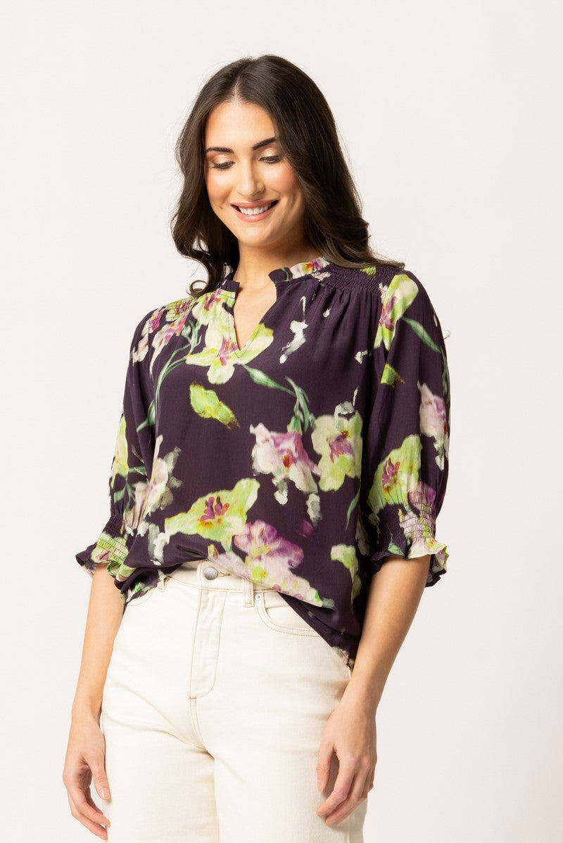 SHORT SLEEVE GIFTED TOP MERLOT BLOOM