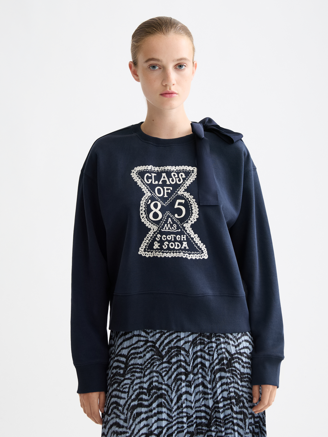 ARTWORK SWEATER SKY CAPTAIN