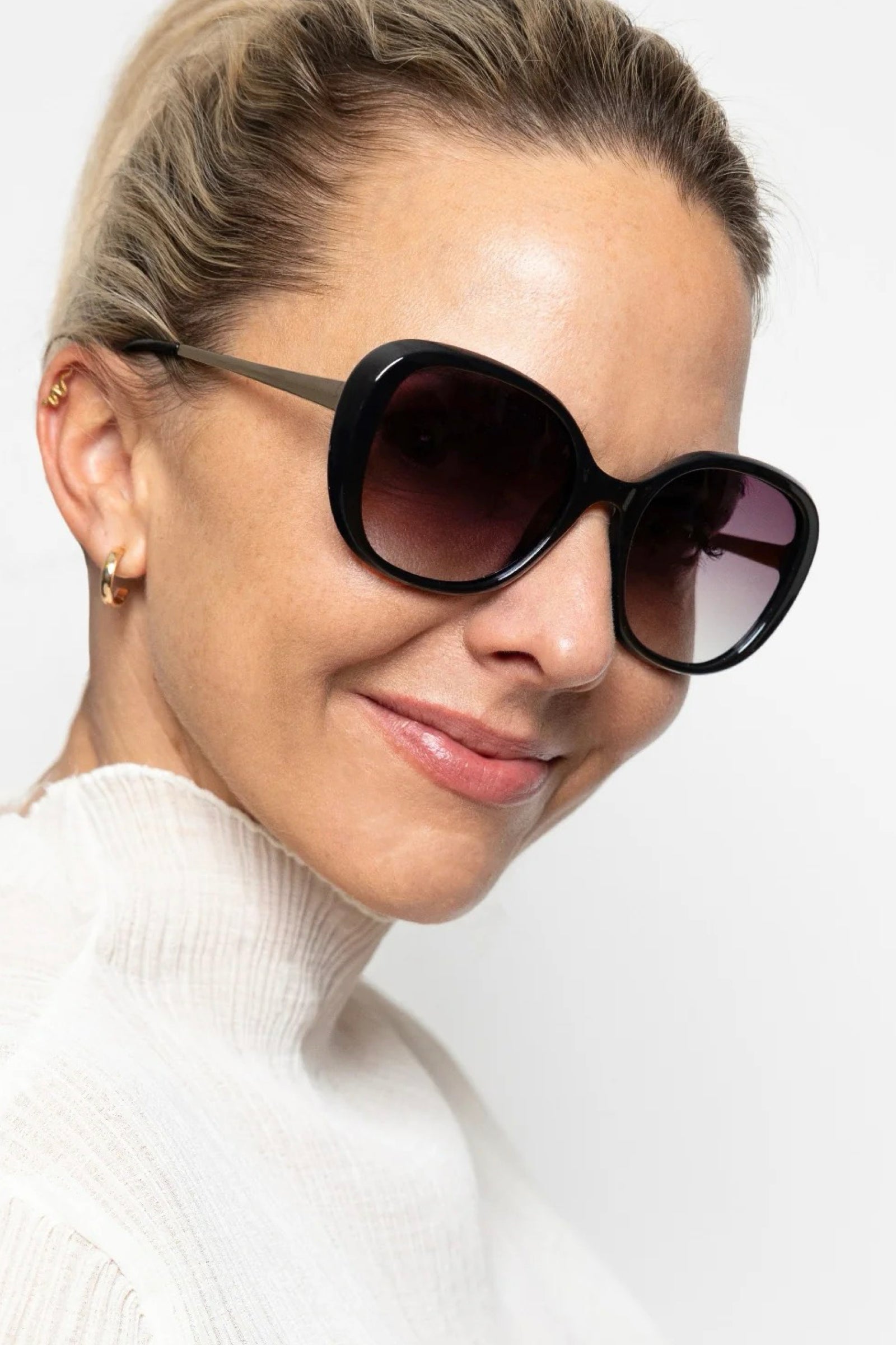 AVERY SUNGLASSES BLACK | SMOKE