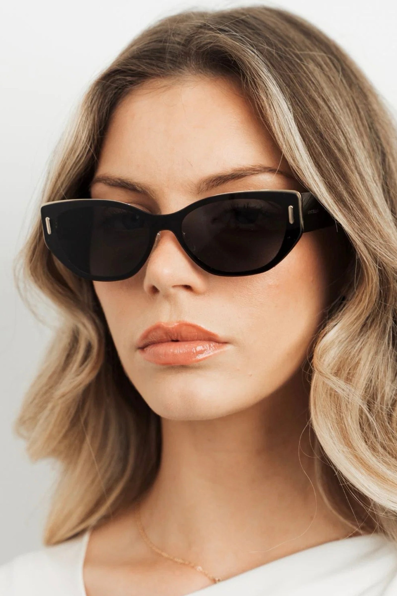 TIANA SUNGLASSES BLACK | SMOKE