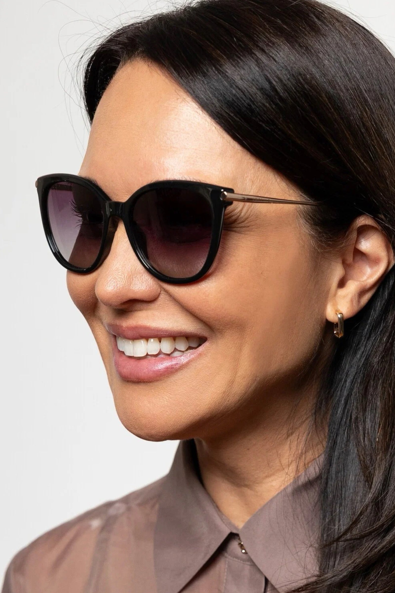 ASHLEY SUNGLASSES BLACK | SMOKE
