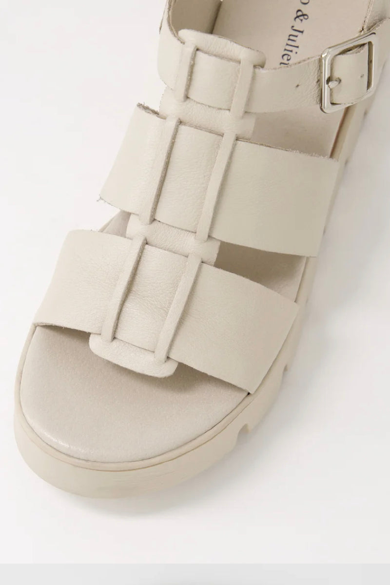 RELIE SANDAL ALMOND LEATHER