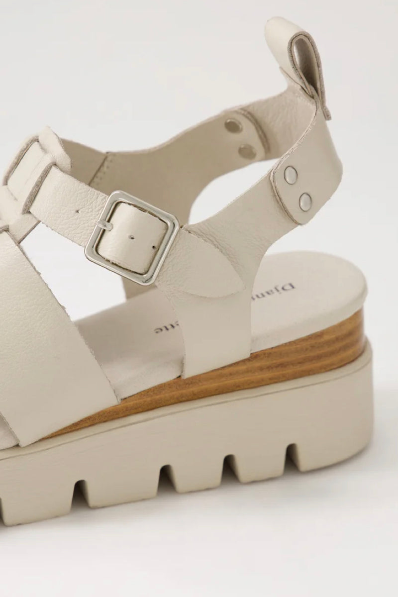 RELIE SANDAL ALMOND LEATHER