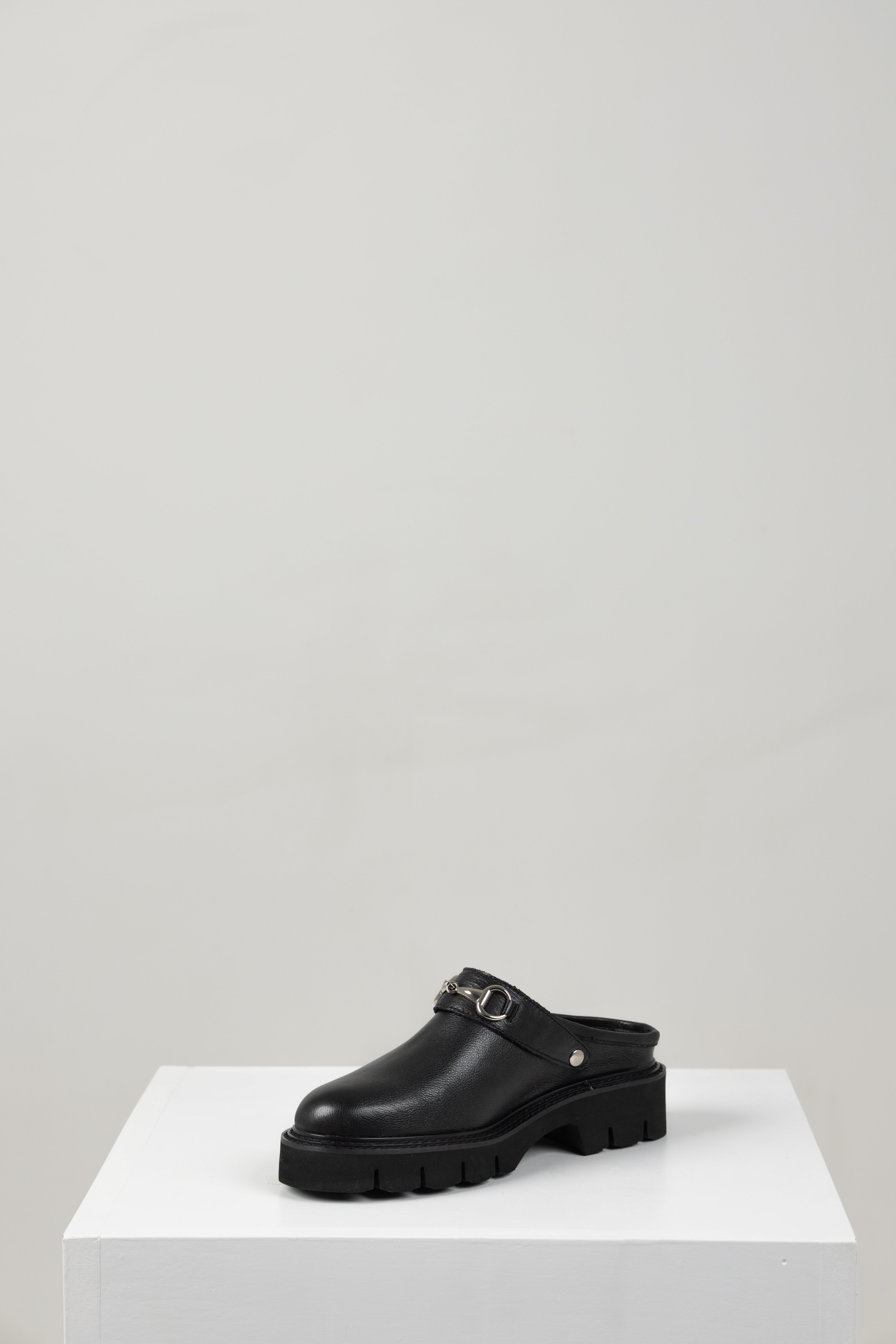 KREPE MULE BLACK LEATHER
