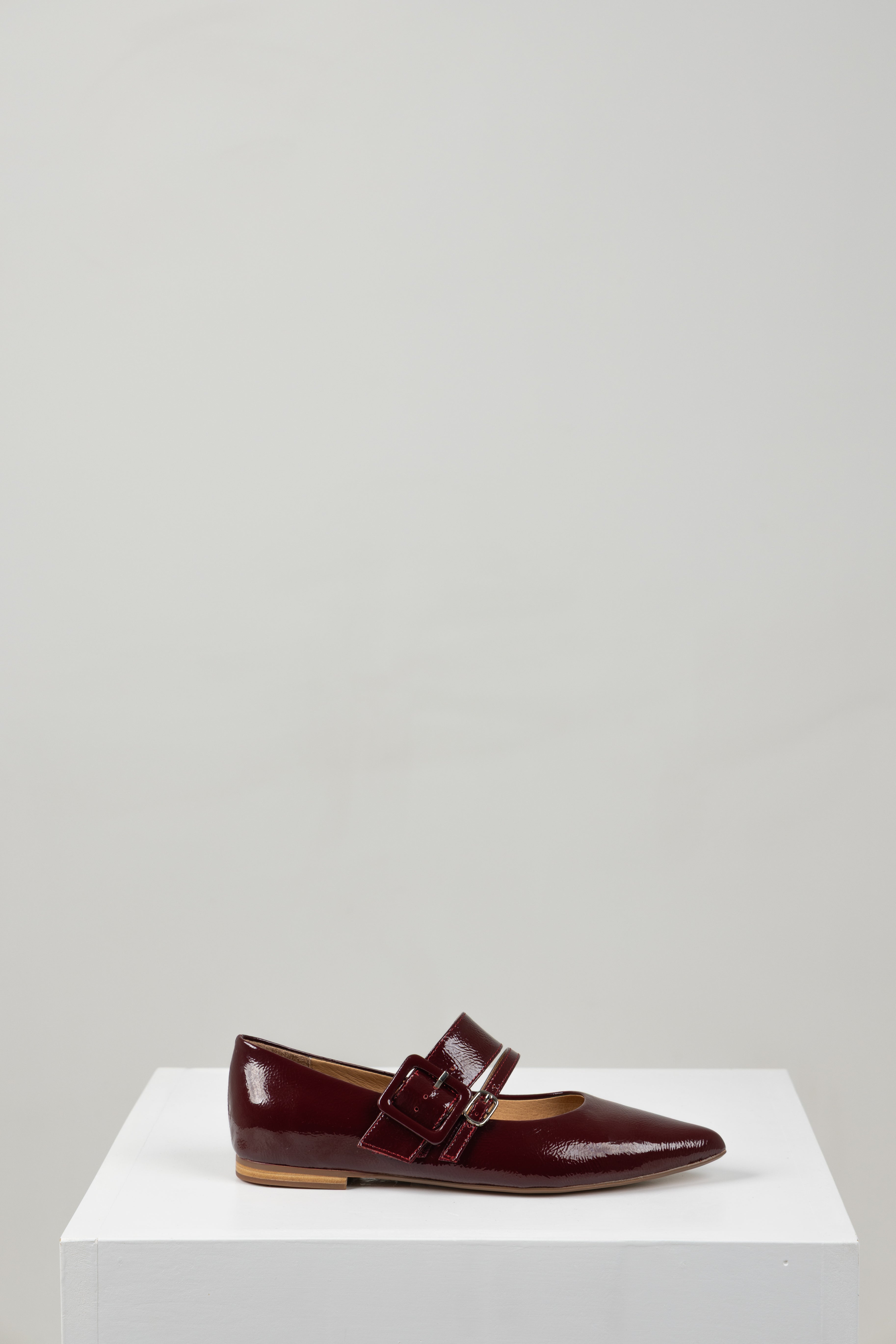 YEXA LOAFER WINE PATENT LEATHER