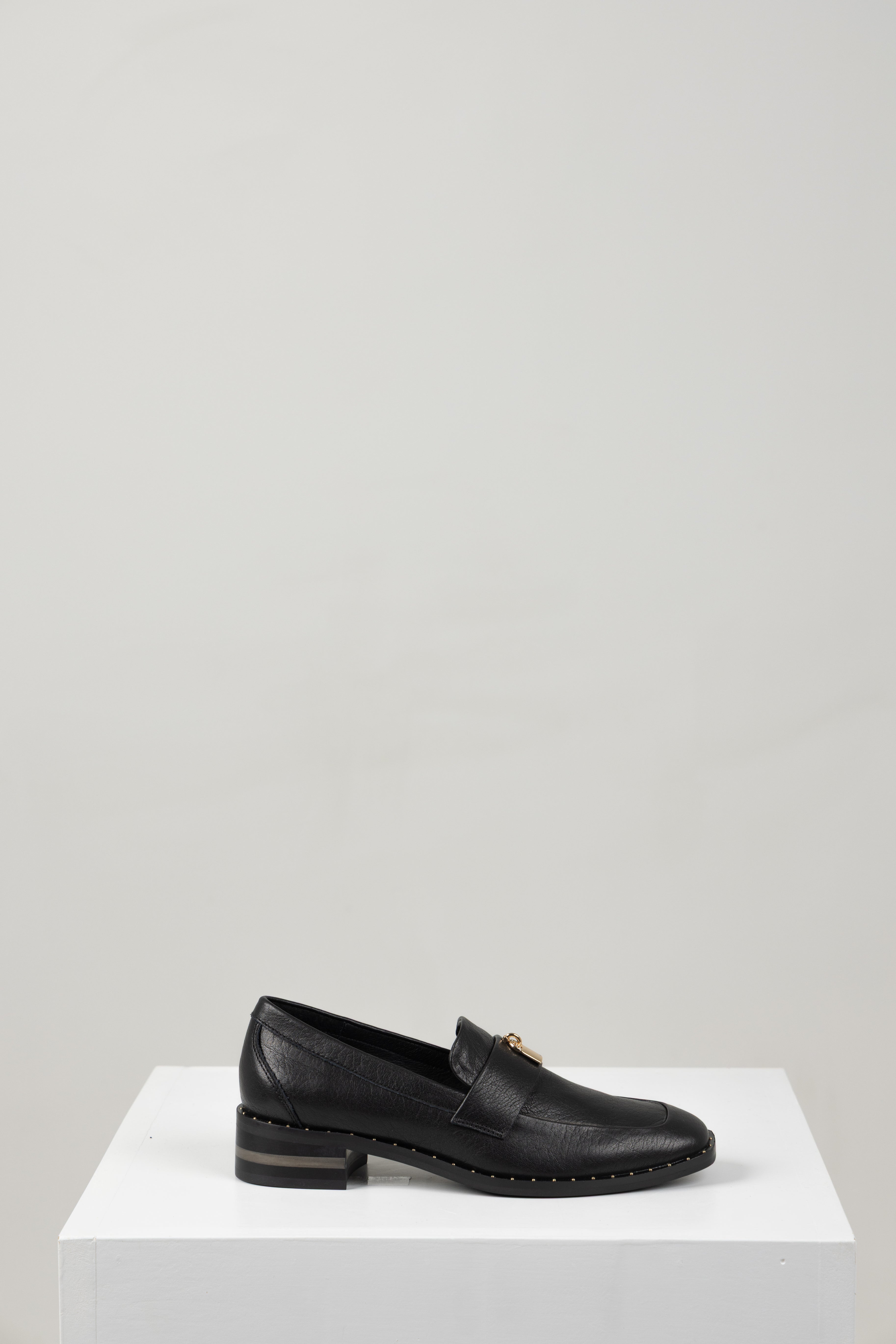 FILLIPIA HEELED LOAFER BLACK LEATHER